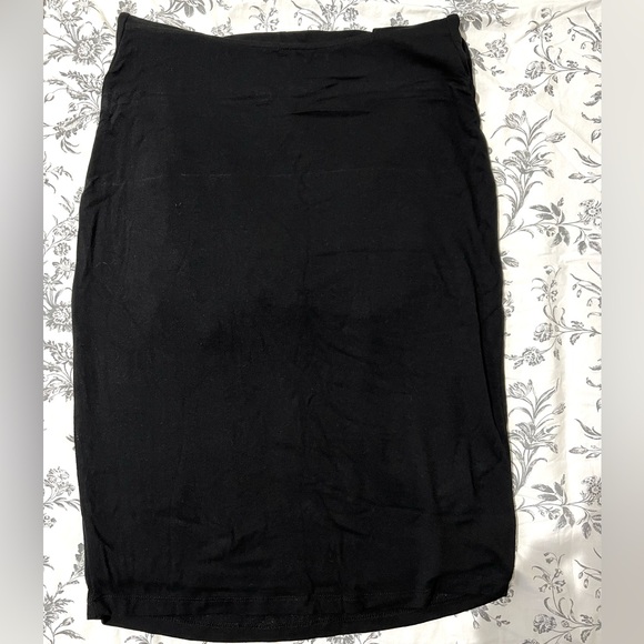 Black Dress w/ Open Back Cutout - Picture 7 of 8